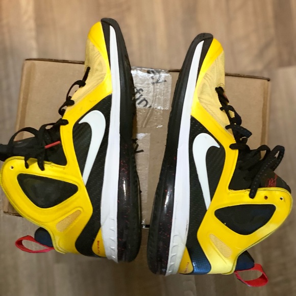 Sneakers - Picture 6 of 7